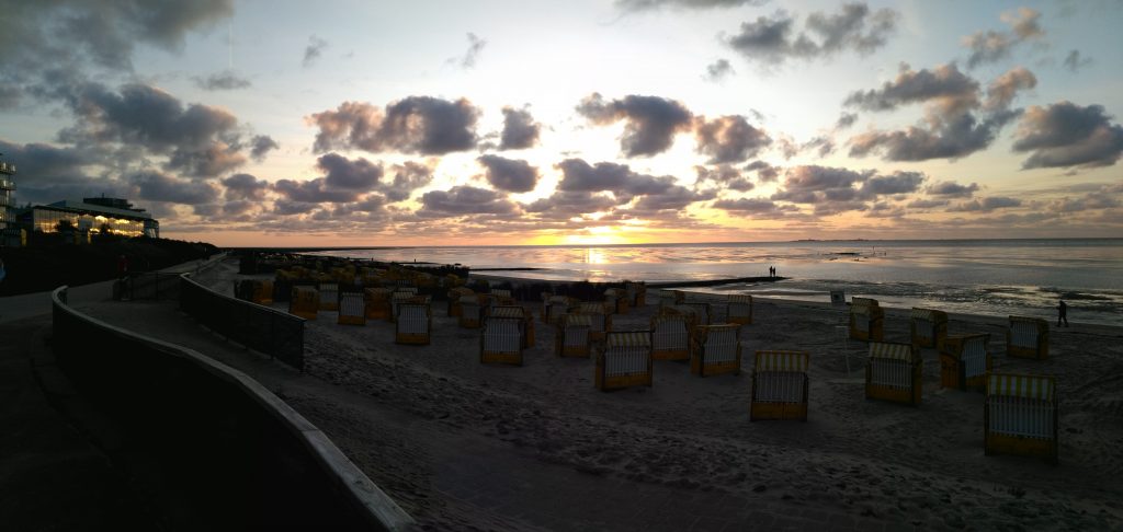 Sonnenuntergang in Dünen an der Nordsee